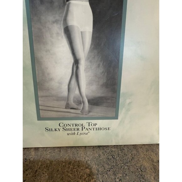 Worthington Control Top Silky Sheer Pantyhose VTG Color Sable Sandalfoot Size M - Picture 6 of 9
